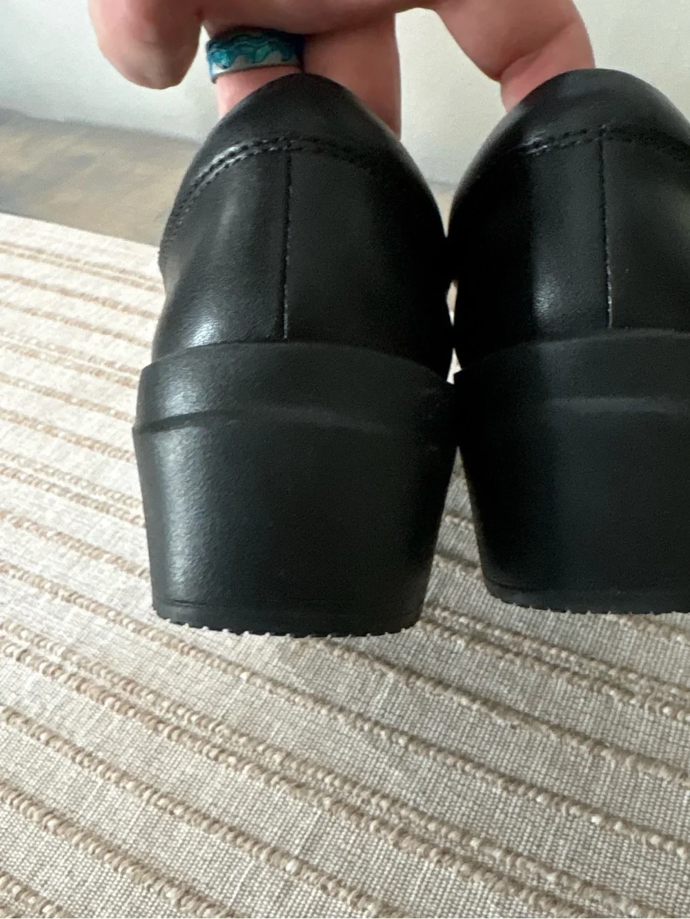 Clarks Collection Women's Angie Holly Black preowned Sz. 8 1/2